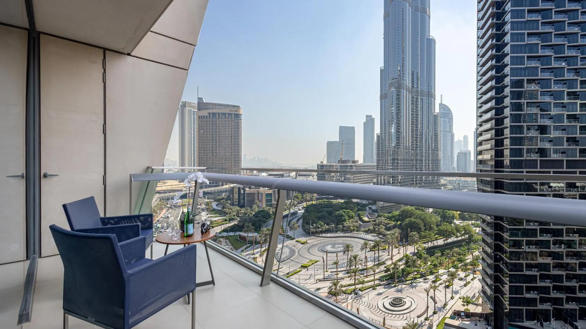 Burj Vista Luxury 2Br ,Full Burj Khalifa View ,Direct Dubai Mall & Metro Access Apartment