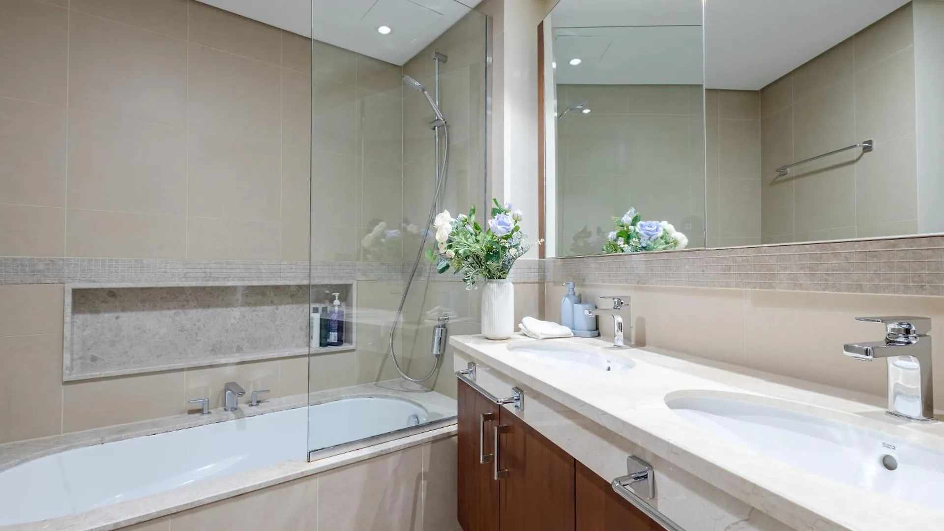 Burj Vista Luxury 2Br ,Full Burj Khalifa View ,Direct Dubai Mall & Metro Access United Arab Emirates