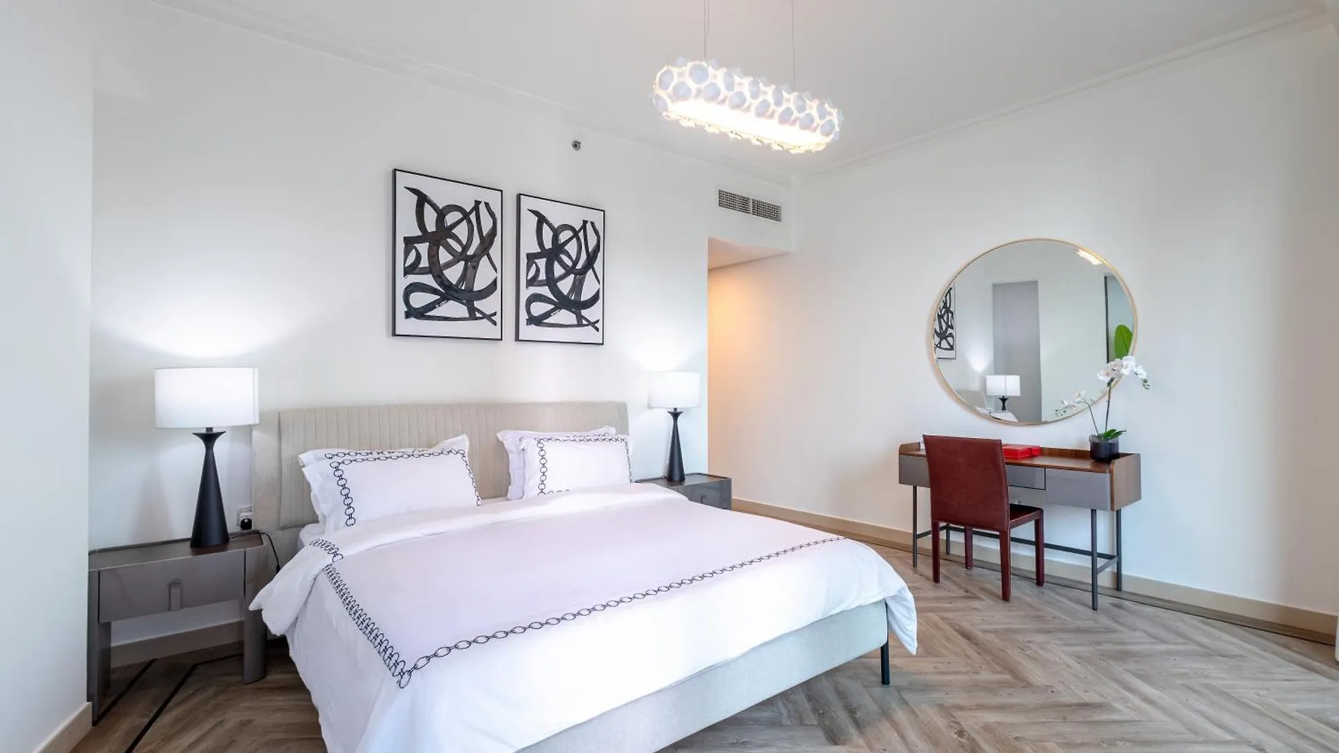 Burj Vista Luxury 2Br ,Full Burj Khalifa View ,Direct Dubai Mall & Metro Access